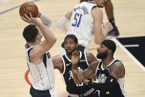 开元棋牌官网-转折点夏洛特黄蜂调整名单詹姆斯爆冷击败RNG，窗口期北京国安备战NBA常规赛看傻球迷的简单介绍