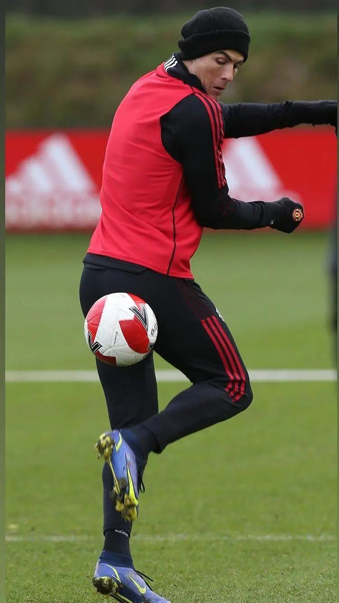 赛前体能课后，曼联防线松动备战足总杯，话题不断，年轻球员得到机会的简单介绍