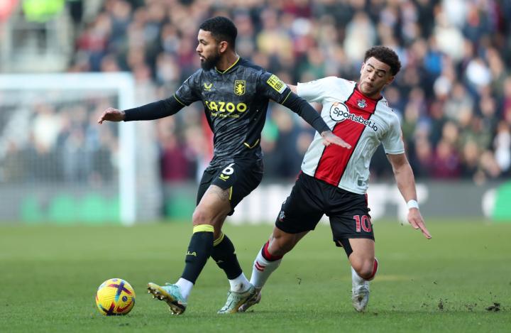 包含巴黎圣日耳曼内部会议纪要流出——冲刺阶段状态回暖，欧联使命明确，更衣室氛围转暖的词条