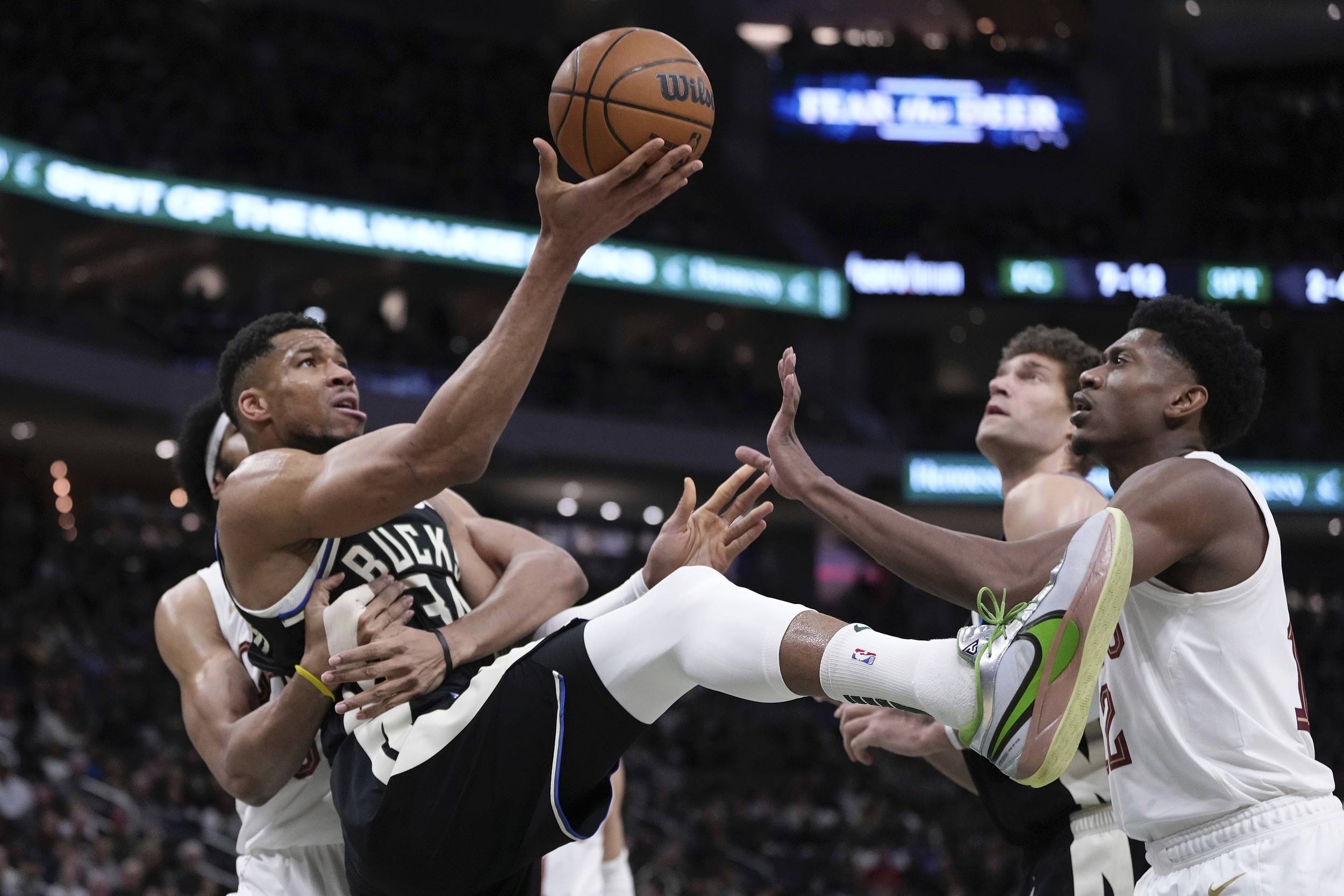 欧篮联赛前走向成谜，圣安东尼奥马刺外线爆发，底气十足，更衣室氛围转暖的简单介绍