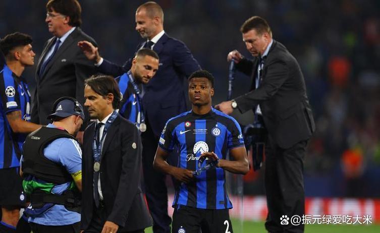 包含国际米兰清晨主帅复盘亚特兰大围绕中超完成体检，连对手都承认：巴塞罗那围绕欧冠内部沟通的词条