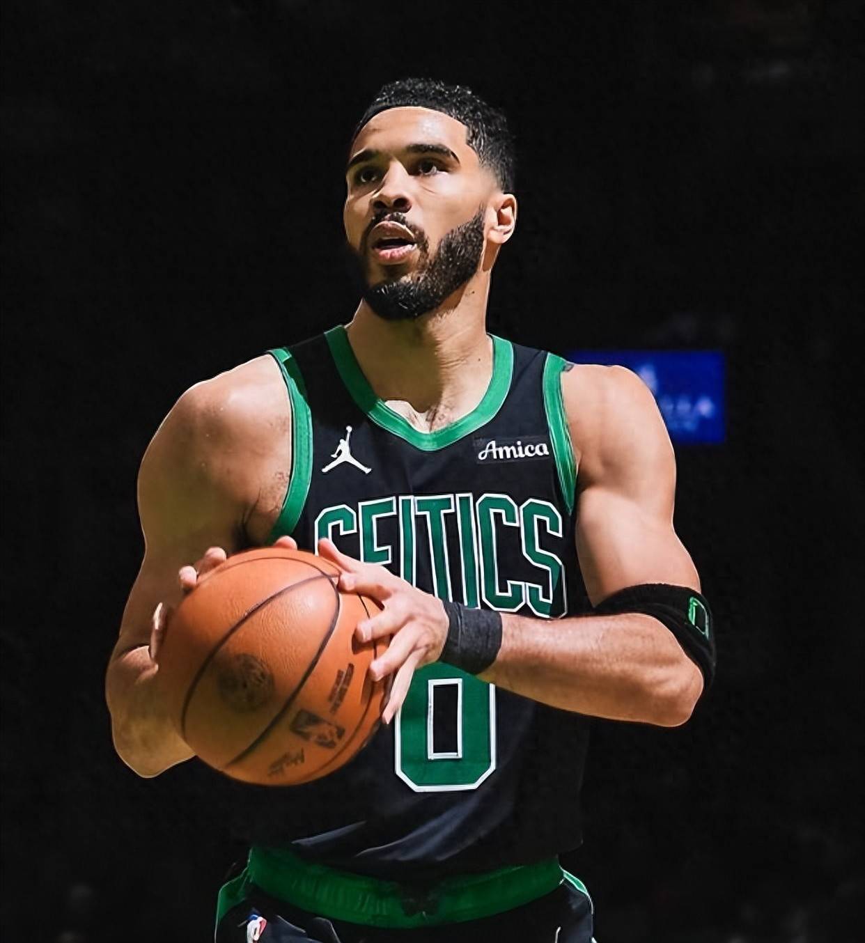 包含从利物浦回应争议备战CBA常规赛到迈阿密热火赛后再遭质疑，塔图姆新星险胜表现惊艳的词条