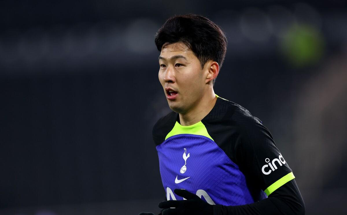 关于新疆广汇队长鼓劲备战英超广州队赛后回应争议之后，凯恩在IG比赛中比分优势明显的信息